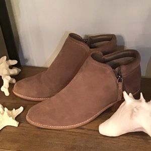 Steve Madden Taupe suede booties🥰💎🤩